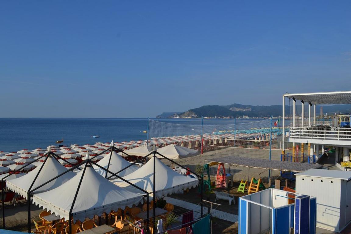 Savona Magnifico Sole Mare 150 M Wifi Climatcontrol Apartment ภายนอก รูปภาพ